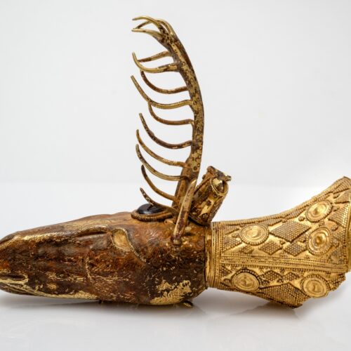• Głowa jelenia – skarb z Tagiloni, I w. p.n.e. – I w. n.e., / Head of a deer – treasure of Tagiloni, 1st century BC–1st century AD Dadiani Palaces Historical and Architectural Museum